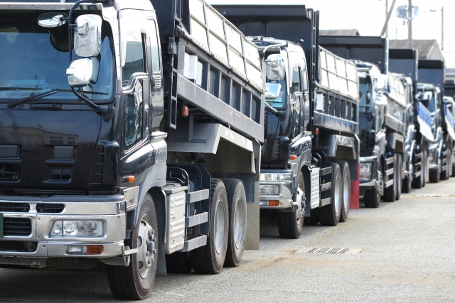 産業廃棄物を収集・運搬する場合も許可が必要です!
